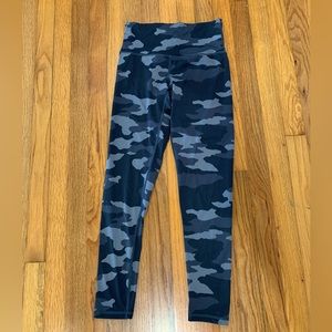 Aerie Camo Dri Fit Capri Workout Pants